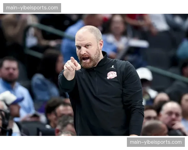 詹金斯应对七人伤缺 灰熊残阵轮换面临严峻考验